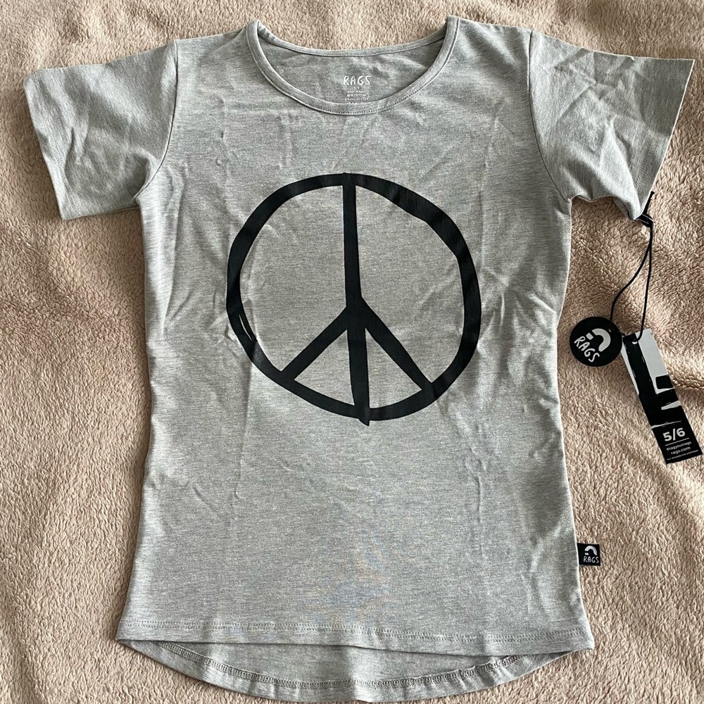 Rags unisex kids Tshirt. Size 5/6.